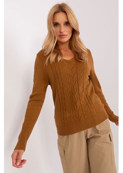 Jasnobrązowy damski sweter z warkoczami z dekoltem V ze sklepu 5.10.15 w kategorii Swetry damskie - zdjęcie 169714245