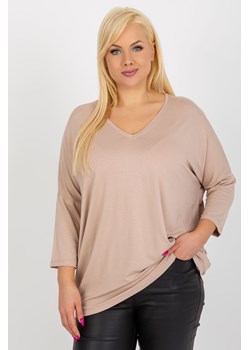 Beżowa bluzka plus size basic z dekoltem V ze sklepu 5.10.15 w kategorii Bluzki damskie - zdjęcie 169714897