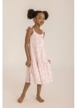 Różowa zwiewna sukienka dziewczęca z wiskozy ze sklepu 5.10.15 w kategorii Sukienki dziewczęce - zdjęcie 169715045