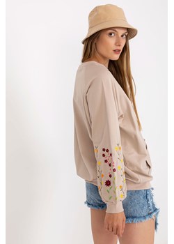 Beżowa bluza bez kaptura z haftem na rękawach ze sklepu 5.10.15 w kategorii Bluzy damskie - zdjęcie 169715165