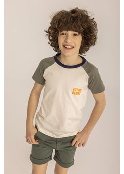 Biały t-shirt dla chłopca z nadrukami ze sklepu 5.10.15 w kategorii T-shirty chłopięce - zdjęcie 169719649