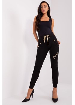 Czarne bawełniane spodnie dresowe z aplikacją ze sklepu 5.10.15 w kategorii Spodnie damskie - zdjęcie 169719789
