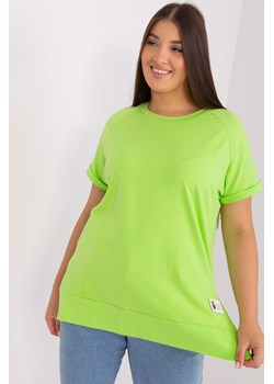 Jasnozielona bluzka plus size basic z okrągłym dekoltem ze sklepu 5.10.15 w kategorii Bluzki damskie - zdjęcie 169721889
