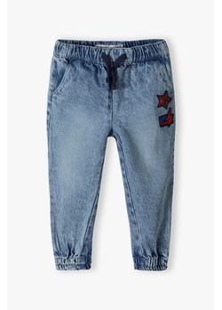 Spodnie jeansowe dziewczęce typu jogger z gwiazdką ze sklepu 5.10.15 w kategorii Spodnie dziewczęce - zdjęcie 169722037