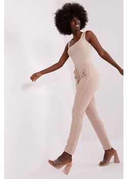 Beżowe damskie spodnie dresowe z lampasami ze sklepu 5.10.15 w kategorii Spodnie damskie - zdjęcie 169722118