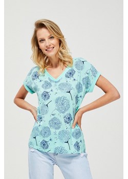 Niebieski t-shirt  damski na krótki rękaw z kwiatkami ze sklepu 5.10.15 w kategorii Bluzki damskie - zdjęcie 169722677