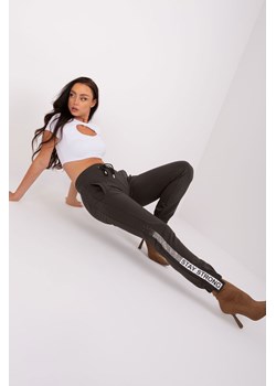 Khaki damskie spodnie dresowe z wiązaniem ze sklepu 5.10.15 w kategorii Spodnie damskie - zdjęcie 169723308