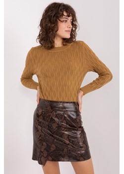 Camelowy sweter klasyczny we wzory ze sklepu 5.10.15 w kategorii Swetry damskie - zdjęcie 169723747