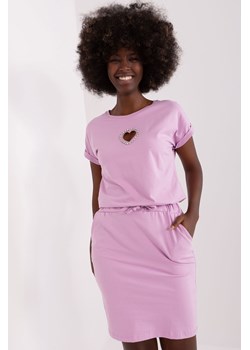 Jasnofioletowa sukienka dresowa z aplikacją ze sklepu 5.10.15 w kategorii Sukienki - zdjęcie 169725919