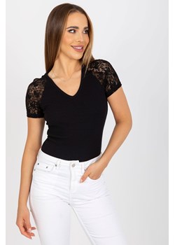 Czarna prążkowana bluzka z koronką RUE PARIS ze sklepu 5.10.15 w kategorii Bluzki damskie - zdjęcie 169726436