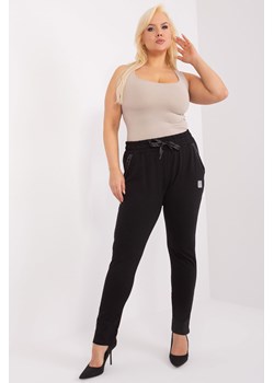 Dresowe spodnie plus size z wiązaniem czarny ze sklepu 5.10.15 w kategorii Spodnie damskie - zdjęcie 169726525