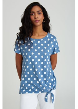 T-shirt damski w grochy z ozdobnym wiązaniem ze sklepu 5.10.15 w kategorii Bluzki damskie - zdjęcie 169726765