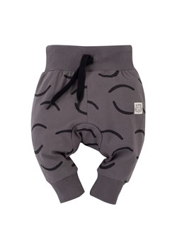 Bawełniane spodnie niemowlęce we wzorki - szare ze sklepu 5.10.15 w kategorii Spodnie i półśpiochy - zdjęcie 169727737