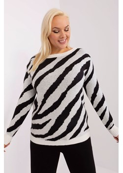 Sweter plus size ze zwierzęcym motywem biało-czarny ze sklepu 5.10.15 w kategorii Swetry damskie - zdjęcie 169727769