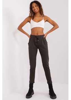 Dresowe spodnie basic z kieszeniami khaki ze sklepu 5.10.15 w kategorii Spodnie damskie - zdjęcie 169727977