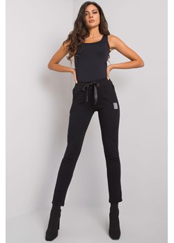 Czarne spodnie dresowe rurki z lampasami Mannice ze sklepu 5.10.15 w kategorii Spodnie damskie - zdjęcie 169729859