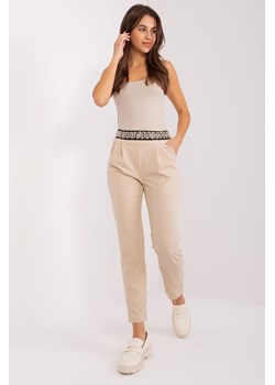 Beżowe spodnie z materiału z ozdobną gumką w pasie ze sklepu 5.10.15 w kategorii Spodnie damskie - zdjęcie 169730555