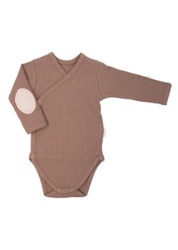 Brązowe body kopertowe prążkowane z długim rękawem Benio ze sklepu 5.10.15 w kategorii Body niemowlęce - zdjęcie 169730666