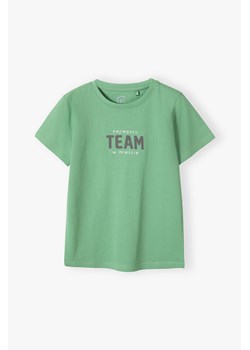 Bawełniany t-shirt męski z napisem Najlepszy Team w mieście - zielony ze sklepu 5.10.15 w kategorii T-shirty męskie - zdjęcie 169731305