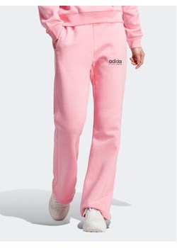 adidas Spodnie dresowe ALL SZN Fleece Graphics Joggers IC8718 Różowy Regular Fit ze sklepu MODIVO w kategorii Spodnie damskie - zdjęcie 169733787