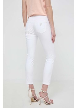 Guess jeansy damskie kolor biały W4GA80 D4PV3 ze sklepu ANSWEAR.com w kategorii Jeansy damskie - zdjęcie 169736095
