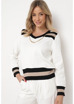 Biały Sweter ze Ściągaczami i Ozdobnym Metalowym Łańcuszkiem przy Dekolcie Larti ze sklepu Born2be Odzież w kategorii Swetry damskie - zdjęcie 169736879