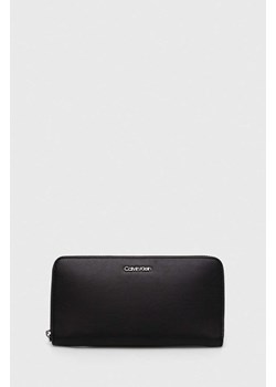Calvin Klein portfel damski kolor czarny ze sklepu ANSWEAR.com w kategorii Portfele damskie - zdjęcie 169739128