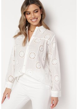 Biała Bawełniana Koszula z Haftowanym Wzorem i Cyrkoniami Ilumine ze sklepu Born2be Odzież w kategorii Koszule damskie - zdjęcie 169746356