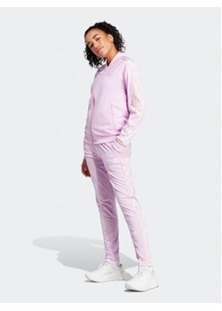 adidas Dres Essentials 3-Stripes IJ8787 Różowy Slim Fit ze sklepu MODIVO w kategorii Dresy damskie - zdjęcie 169747939