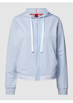 Bluza rozpinana z elastycznym paskiem z logo model ‘SPORTY’ ze sklepu Peek&Cloppenburg  w kategorii Bluzy damskie - zdjęcie 169751677