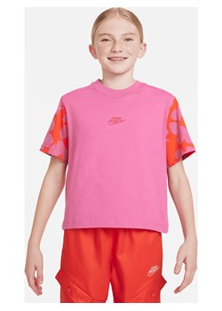 Pudełkowy T-shirt dla dużych dzieci (dziewcząt) Nike Sportswear - Czerwony ze sklepu Nike poland w kategorii Bluzki dziewczęce - zdjęcie 169755006