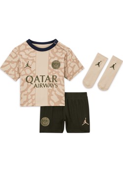 Trzyczęściowy strój piłkarski dla niemowląt i maluchów Nike Paris Saint-Germain 2023/24 (wersja czwarta) - Brązowy ze sklepu Nike poland w kategorii Komplety niemowlęce - zdjęcie 169755099