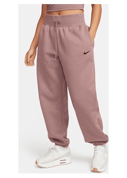 Damskie spodnie dresowe o kroju oversize z wysokim stanem Nike Sportswear Phoenix Fleece - Fiolet ze sklepu Nike poland w kategorii Spodnie damskie - zdjęcie 169755246