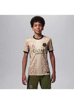 Koszulka piłkarska dla dużych dzieci Jordan Dri-FIT Paris Saint-Germain Stadium 2023/24 (wersja czwarta) (replika) - Brązowy ze sklepu Nike poland w kategorii T-shirty chłopięce - zdjęcie 169755465