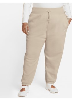 Damskie spodnie dresowe o kroju oversize z wysokim stanem Nike Sportswear Phoenix Fleece (duże rozmiary) - Brązowy ze sklepu Nike poland w kategorii Spodnie damskie - zdjęcie 169756148
