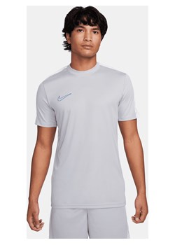 Męska koszulka piłkarska z krótkim rękawem Dri-FIT Nike Academy - Szary ze sklepu Nike poland w kategorii T-shirty męskie - zdjęcie 169756179