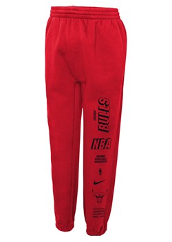 Spodnie z dzianiny dla dużych dzieci Nike NBA Chicago Bulls Courtside - Czerwony ze sklepu Nike poland w kategorii Spodnie chłopięce - zdjęcie 169756435