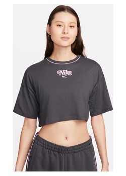 T-shirt damski o krótkim kroju Nike Sportswear - Szary ze sklepu Nike poland w kategorii Bluzki damskie - zdjęcie 169756508