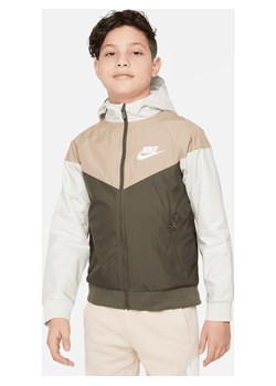 Kurtka z kapturem dla dużych dzieci Nike Sportswear Windrunner - Szary ze sklepu Nike poland w kategorii Kurtki chłopięce - zdjęcie 169756639