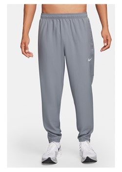 Męskie spodnie do biegania z tkaniny Dri-FIT Nike Challenger - Szary ze sklepu Nike poland w kategorii Spodnie męskie - zdjęcie 169756725