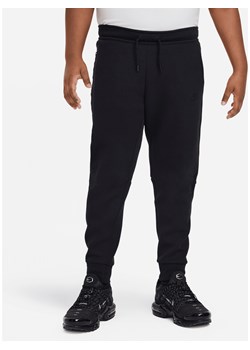 Spodnie dla dużych dzieci (chłopców) Nike Sportswear Tech Fleece (szersze rozmiary) - Czerń ze sklepu Nike poland w kategorii Spodnie chłopięce - zdjęcie 169756788