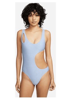 Jednoczęściowy damski kostium kąpielowy z wycięciem Nike Swim - Niebieski ze sklepu Nike poland w kategorii Stroje kąpielowe - zdjęcie 169756848