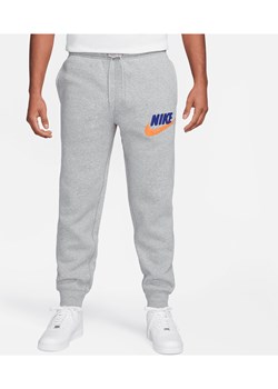 Męskie dzianinowe joggery Nike Club Fleece - Szary ze sklepu Nike poland w kategorii Spodnie męskie - zdjęcie 169757048