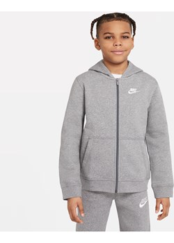 Bluza z kapturem i zamkiem na całej długości dla dużych dzieci Nike Sportswear Club - Szary ze sklepu Nike poland w kategorii Bluzy chłopięce - zdjęcie 169758027