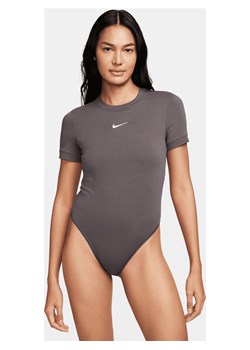 Damskie body z krótkim rękawem Nike Sportswear - Brązowy ze sklepu Nike poland w kategorii Bluzki damskie - zdjęcie 169758217
