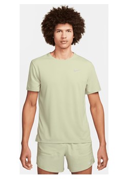 Męska koszulka z krótkim rękawem do biegania Nike Dri-FIT UV Miler - Zieleń ze sklepu Nike poland w kategorii T-shirty męskie - zdjęcie 169758285