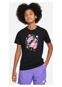 T-shirt dla dużych dzieci Nike Sportswear - Czerń ze sklepu Nike poland w kategorii T-shirty chłopięce - zdjęcie 169758526