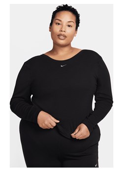 Damska przylegająca koszulka z długim rękawem i półokrągłym tyłem w drobny prążek Nike Sportswear Chill Knit (duże rozmiary) - Czerń ze sklepu Nike poland w kategorii Bluzki damskie - zdjęcie 169758579