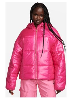 Damska kurtka o luźnym kroju Therma-FIT Nike Sportswear Classic Puffer Shine - Różowy ze sklepu Nike poland w kategorii Kurtki damskie - zdjęcie 169758608