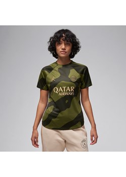 Damska przedmeczowa koszulka piłkarska Jordan Dri-FIT Paris Saint-Germain Academy Pro (wersja czwarta) - Zieleń ze sklepu Nike poland w kategorii Bluzki damskie - zdjęcie 169758769